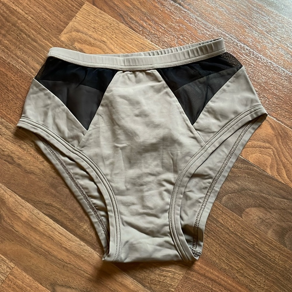 Milakrasna pole dance shorts. Beige. Medium